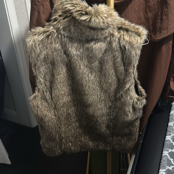 Abercrombie Finch medium faux fur vest - Picture 6 of 7